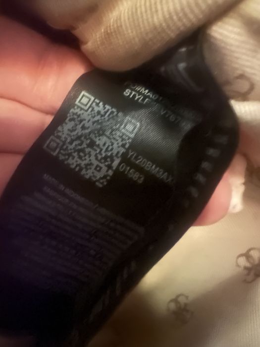 Mala Guess pouco usada