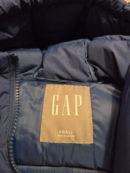 Blusão penas marca GAP