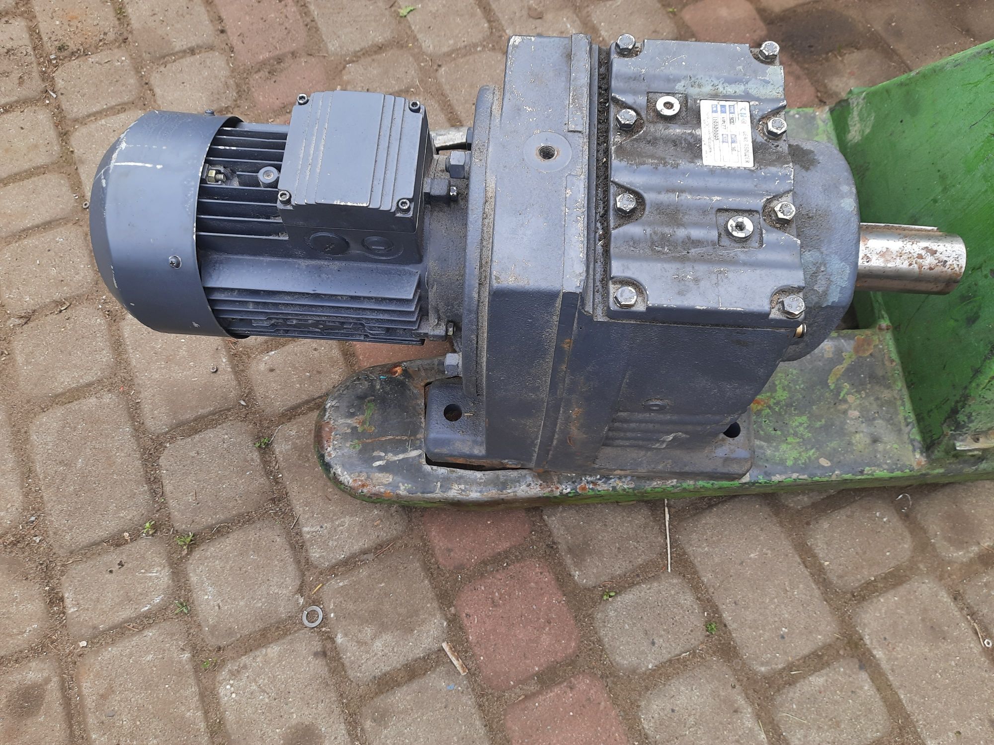 Motoreduktor 8 obr.1.5 kw