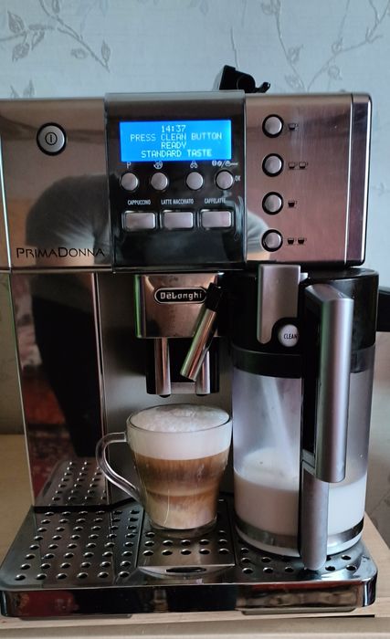 Продам Кофемашину Delonghi primadonna