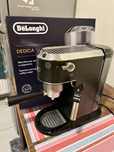Używany ekspres kolbowy DeLonghi Dedica Style EC 685.BK