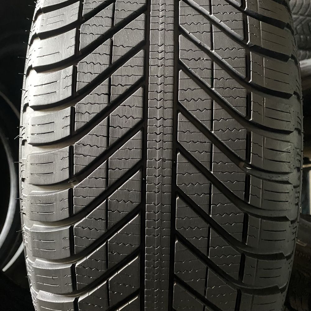 Шини 235/55/17 - 4шт Goodyear Vector4Seasons SUV