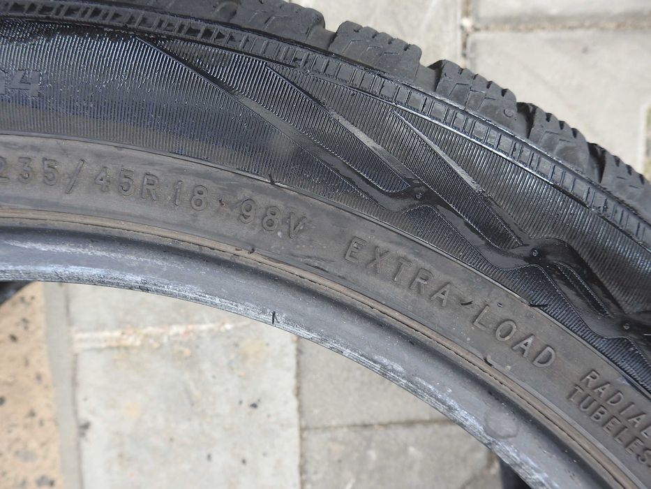 4x Nokian Hakkapeliitta WR D4 235/45r18 98V 2x6,7 2x6mm 18rok