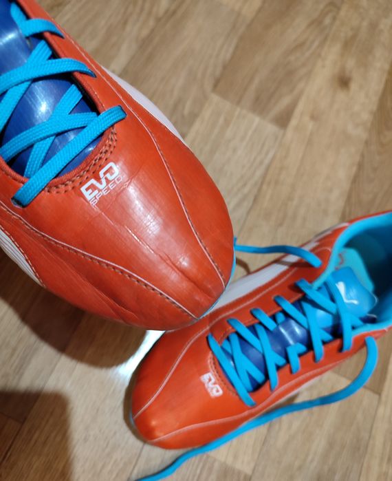 Футбольні бутси сороконіжки Puma
Футбольні бутси сороконіжки чи