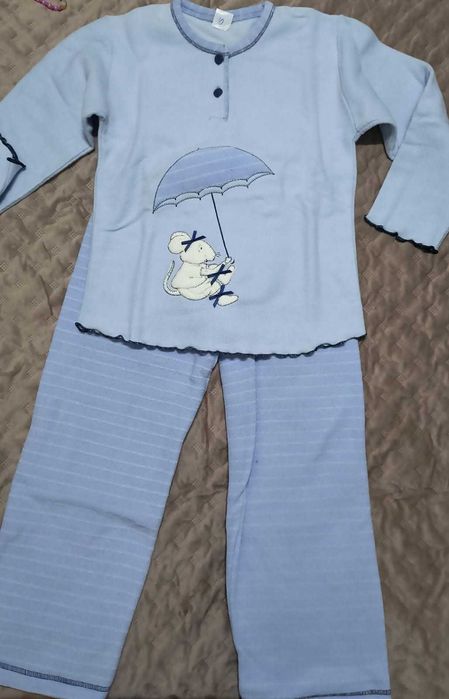 Pijamas, casacos e sobretudo infantil