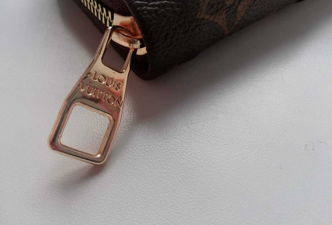 Nowy piękny damski piękny portfel brązowy  Louis Vuitton LV