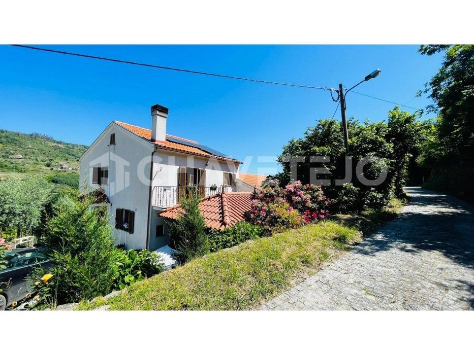 Quinta com 1ha de terreno, casas de hospedes e com vistas deslumbra...