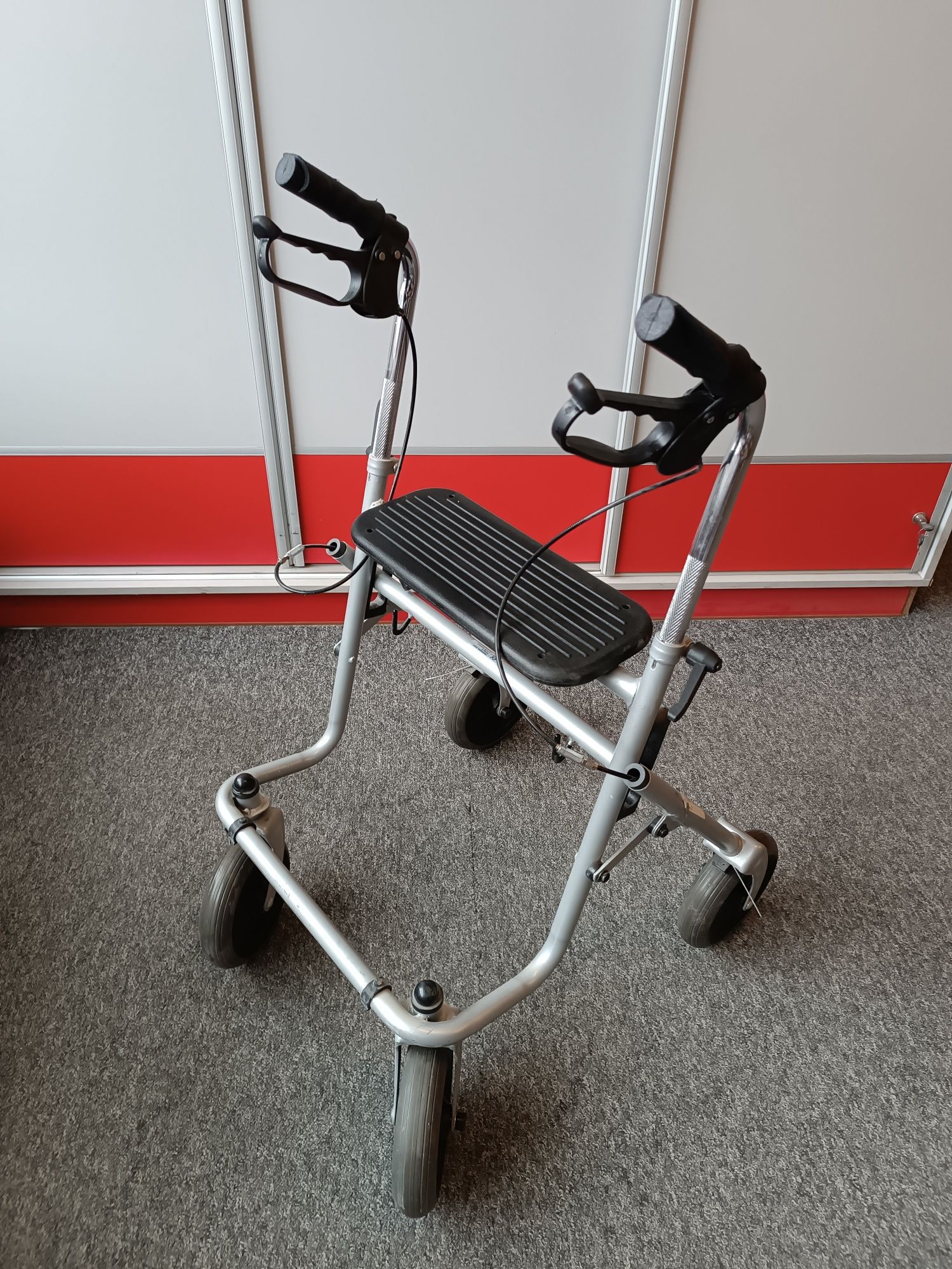 Chodzik/ balkonik dla osoby niepełnosprawnej