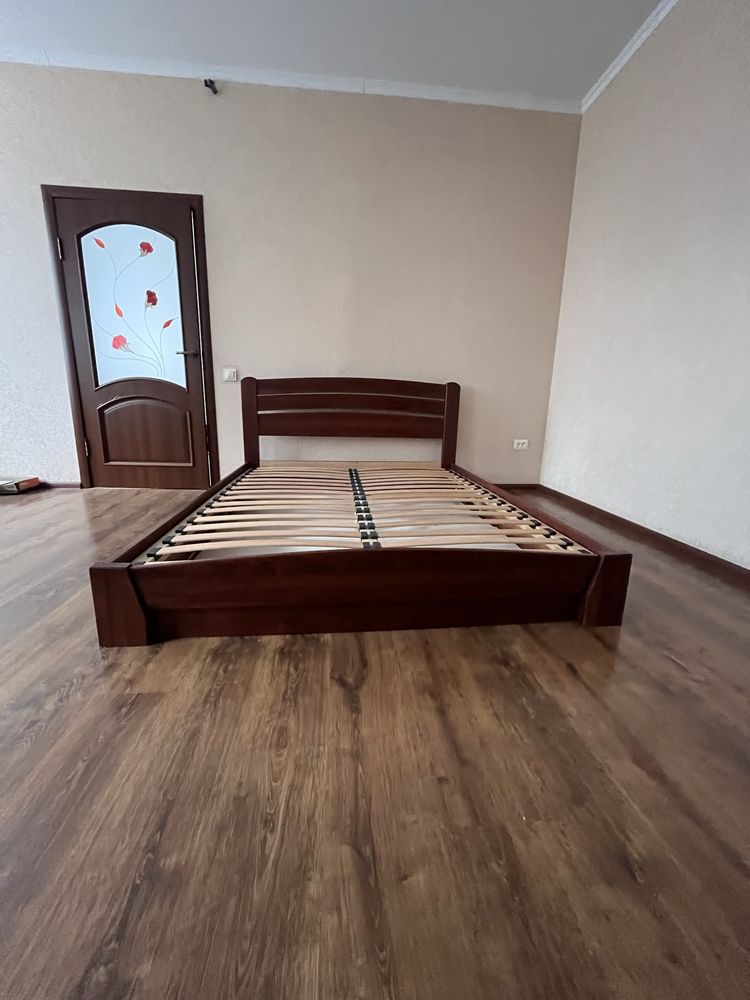 Ліжко з підйомним механізмом деревʼяне