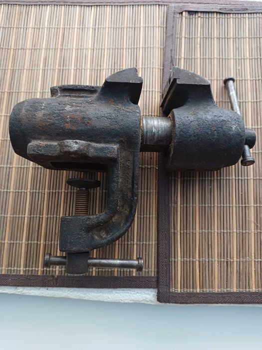 Лещата слюсарні для надійного кріплення