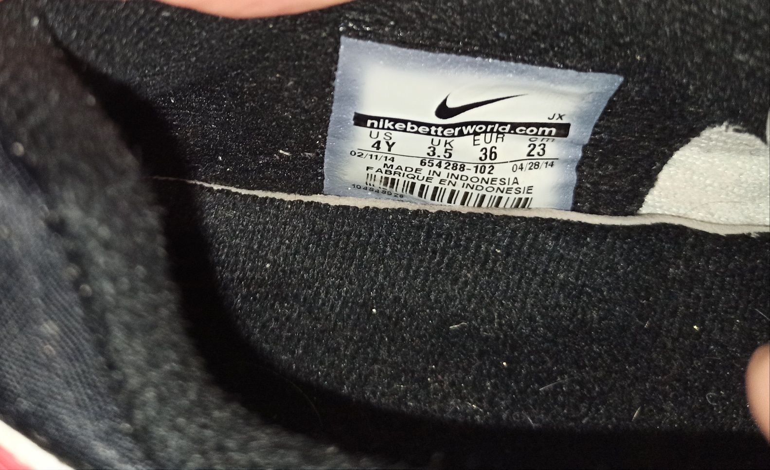 Кроссовки Nike оригинал 35 размер, стелька 22,5 см.