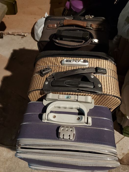 Чемоданы требующие ремонта