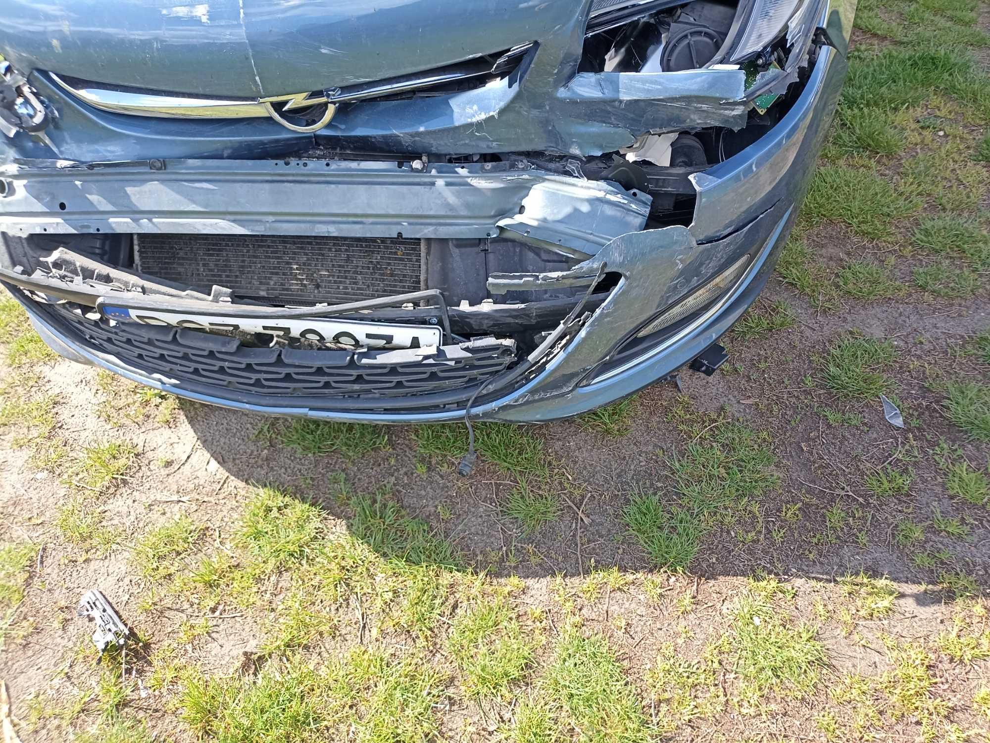 Opel Astra J 1,4 turbo uszkodzona 2013 rok