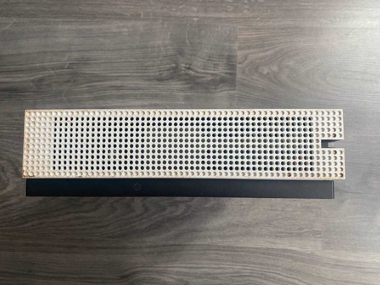 Microsoft Xbox One S Model 1681 по запчастинам.
