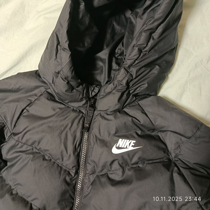 Куртка Nike для дівчини. 147-158