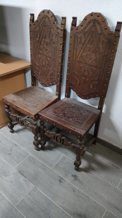 Cadeira couro estilo renascença