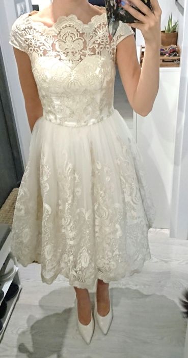 Tiulowa sukienka ze złota koronką firmy chi chi london na ślub,wesele