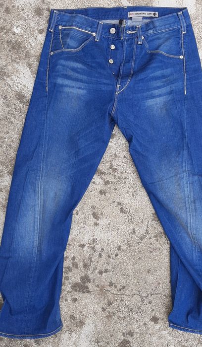 Calças ganga Levi's originais
Engineered jeans.
Muito pouco uso. Como