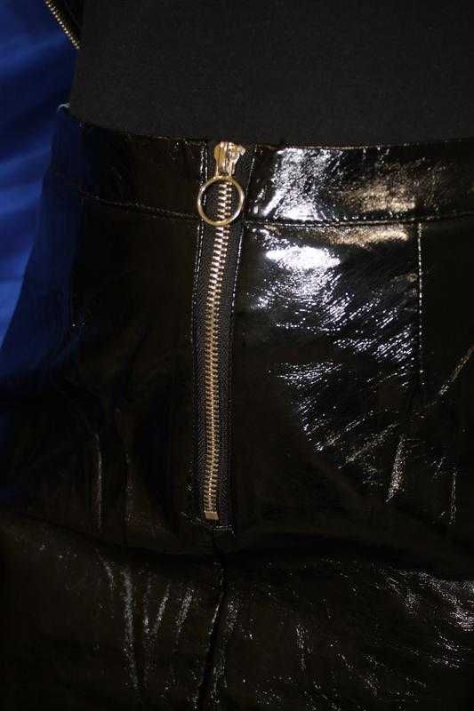 Юбка женская черная лаковая с джинсом мини со змейкой экокожа