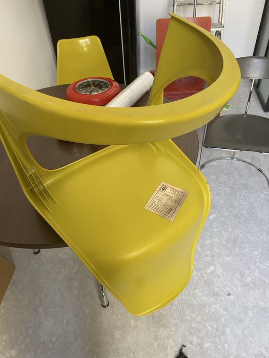 Krzesła  Cantilever 290, polska wersja produkowana w Knurowie
