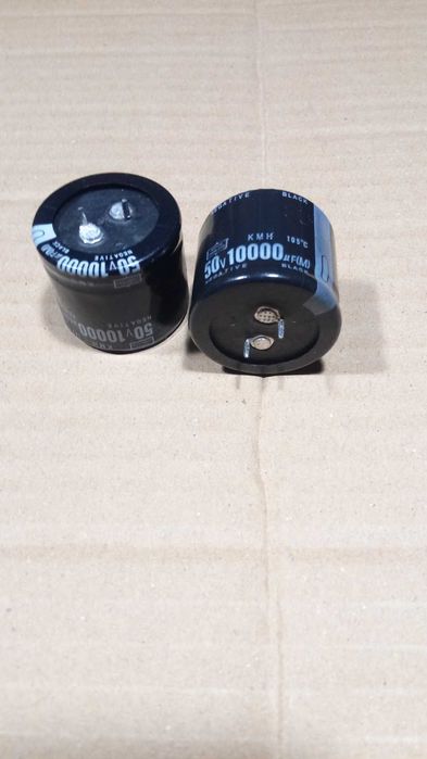 Конденсатор електролітичний  10000 мкФ 50 В.