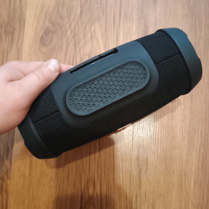 Продам блютуз колонку JBL
