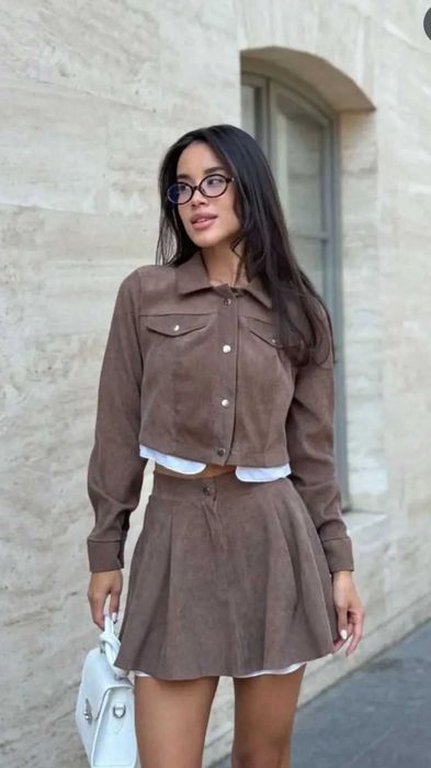 Костюм спідниця-шорти + піджак

Костюм двійка: спідниця + піджак