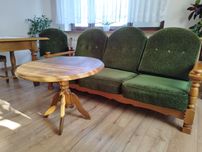 Stolik kawowy na trójnogu