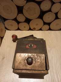 Stary drewniany mlynek antyk