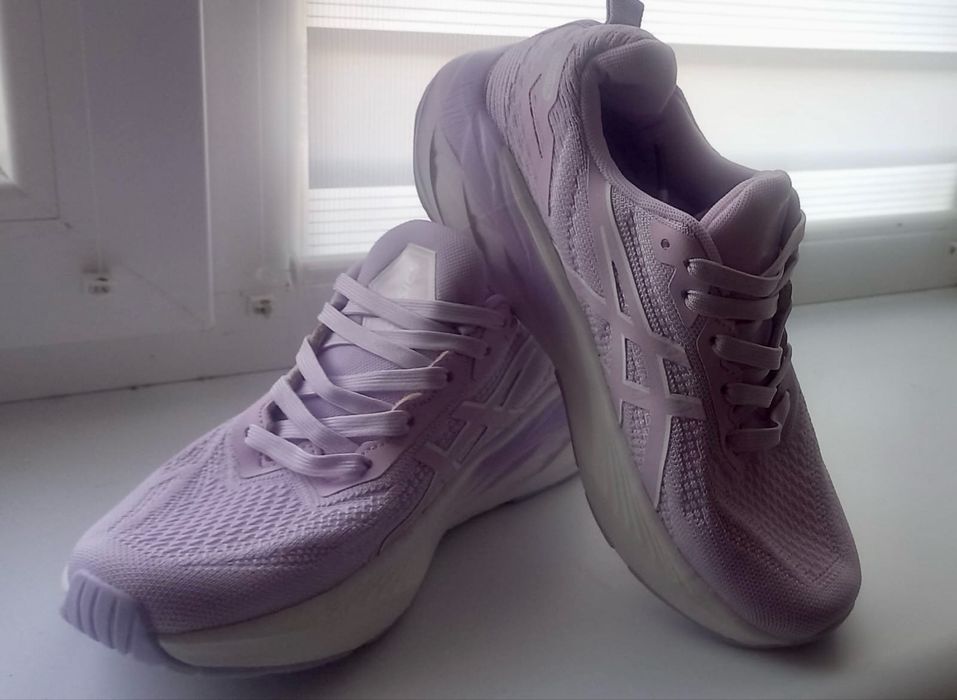 Жіночі кросівки Asics