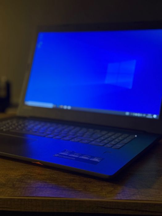 Ноутбук Lenovo i5-7200u 8гб 250Гб SSD