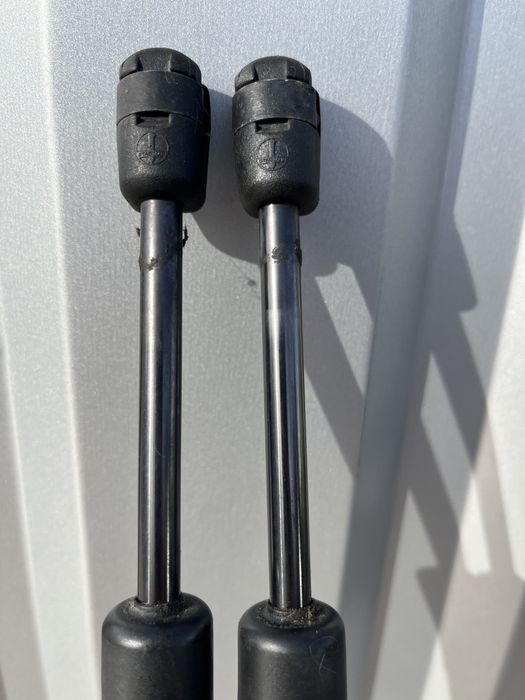 Амортизатори Кришки Багажника Седан Audi a6 c6