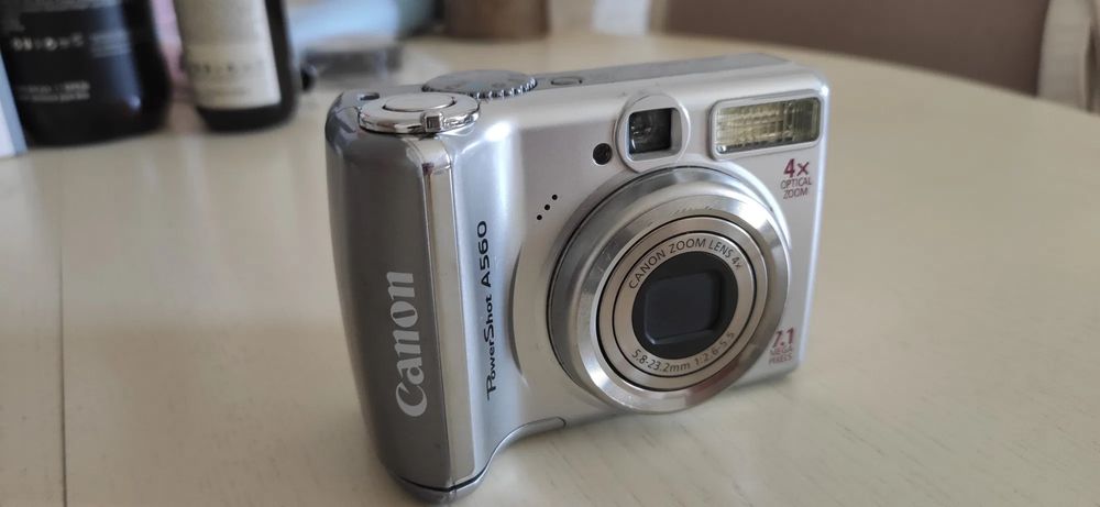 Canon A560.