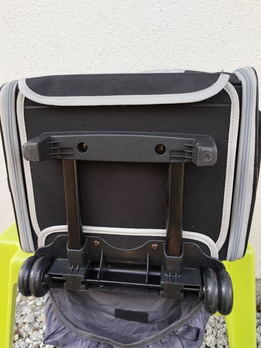 Transporter. Plecak na kółkach dla psa i kota.