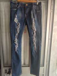 Calças jeans tamanho M estilo rasgado