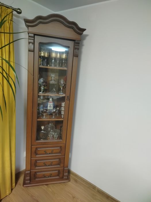 Meble krzesła Komoda lustro szafka RTV witryna