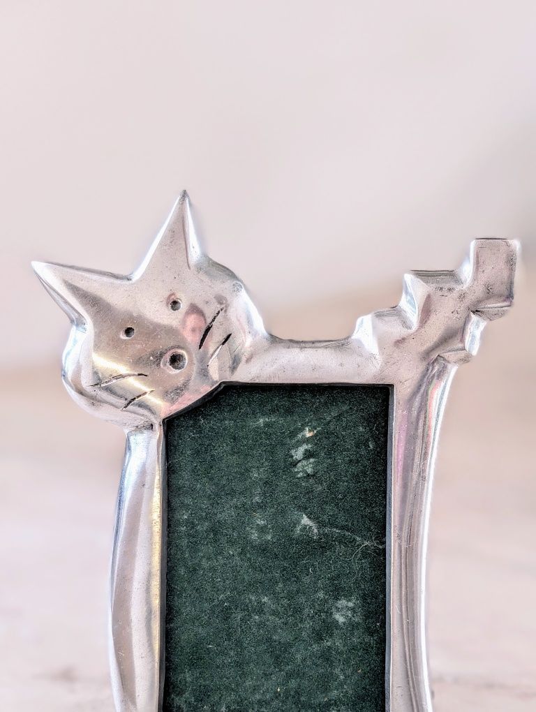 Aluminiowa ramka na zdjęcie w kształcie uroczego kotka