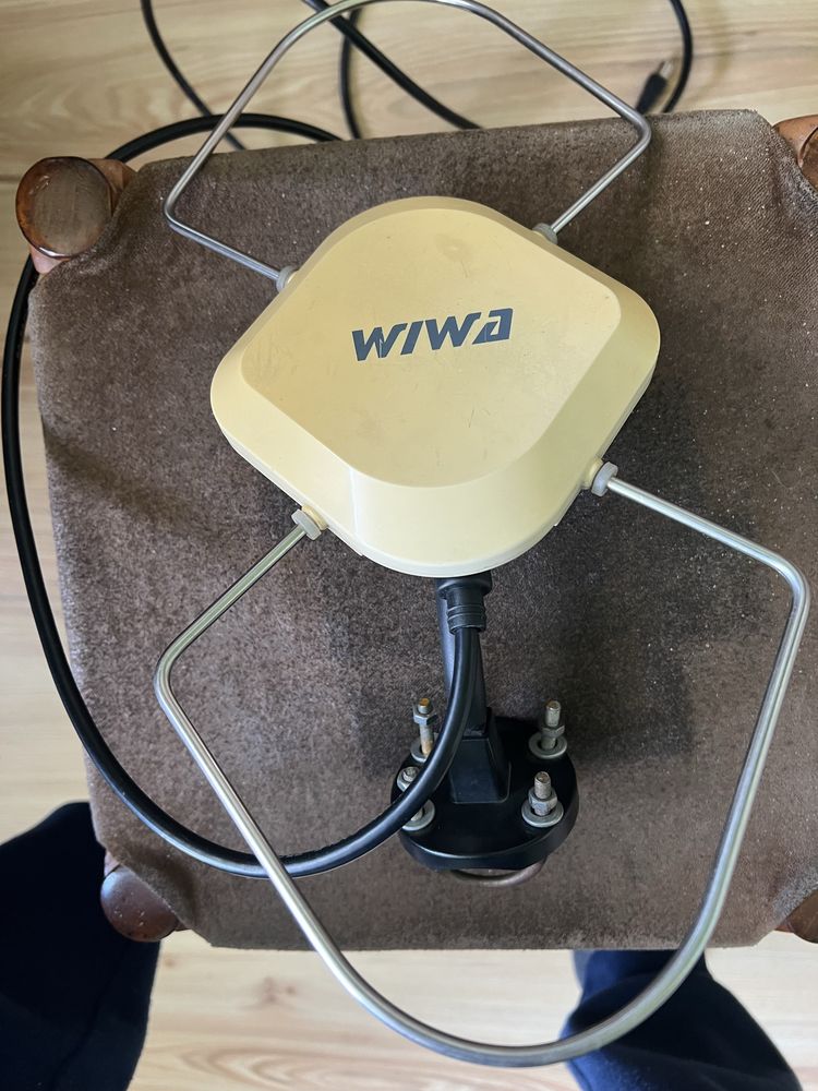 Antena WIWA AN 220 do odbioru TV naziemnej.