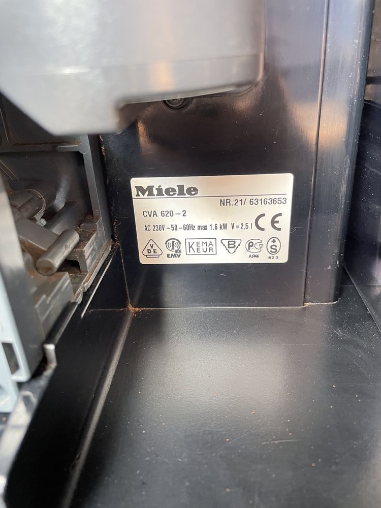 Кавоварка Кофемашина Miele ™ CVA 620-2