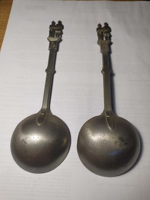 Винтажные оловянные ложки .