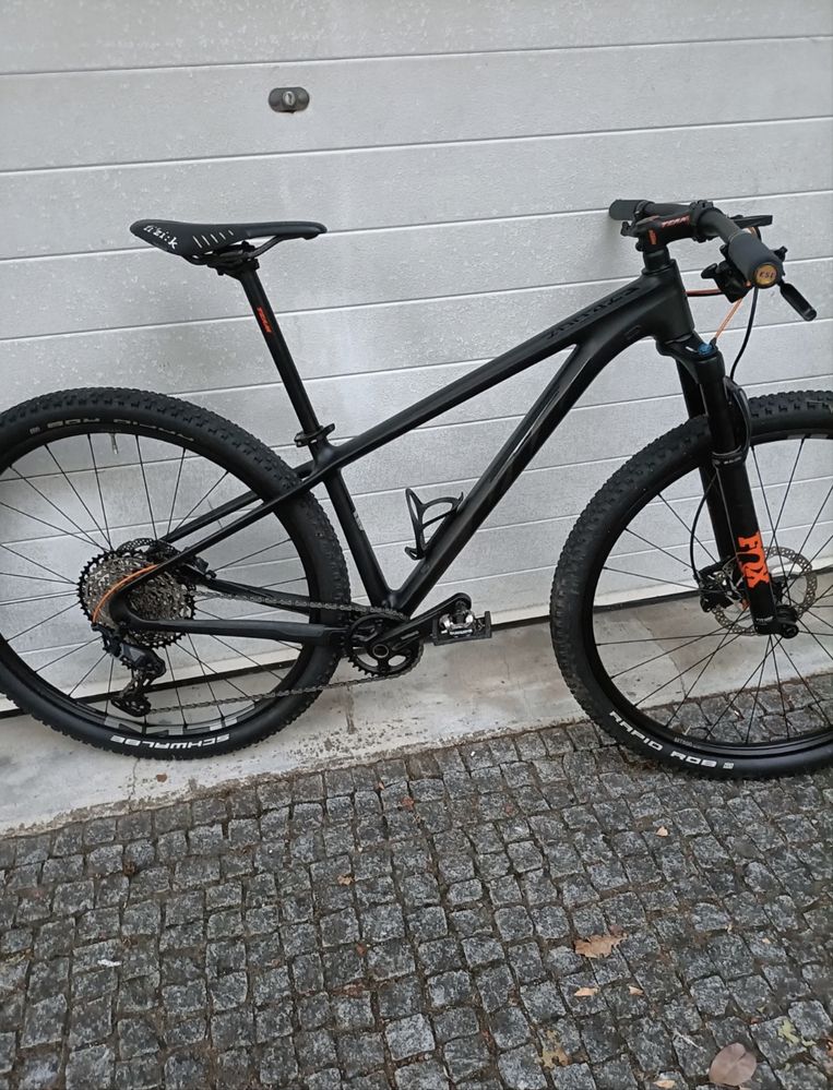 Ktm em carbono, sem nenhum risco…