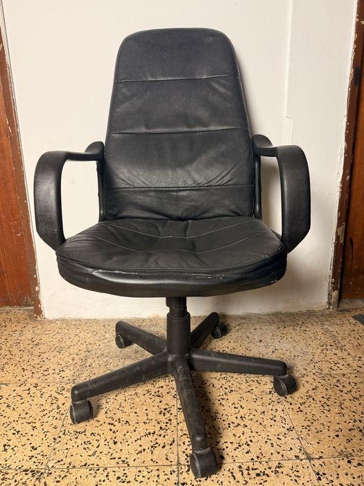Vendo 2 cadeiras de MESA DE COMPUTADOR