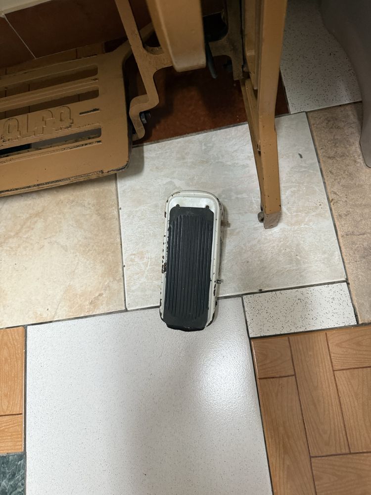 Maquina de costura com motor