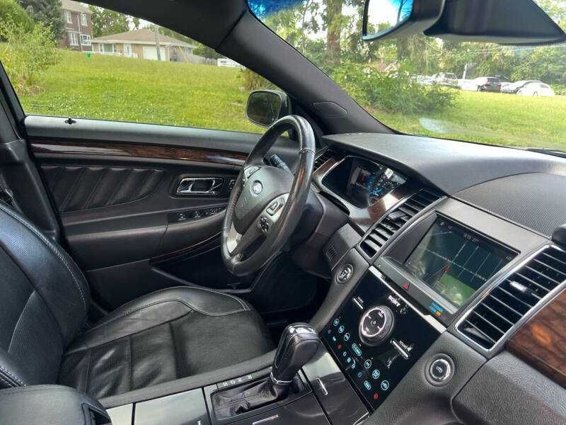 2019 Ford Taurus