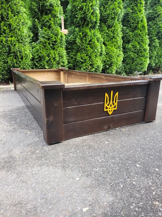 Надгробок. Флагшток. Лавка. Декоративне каміння