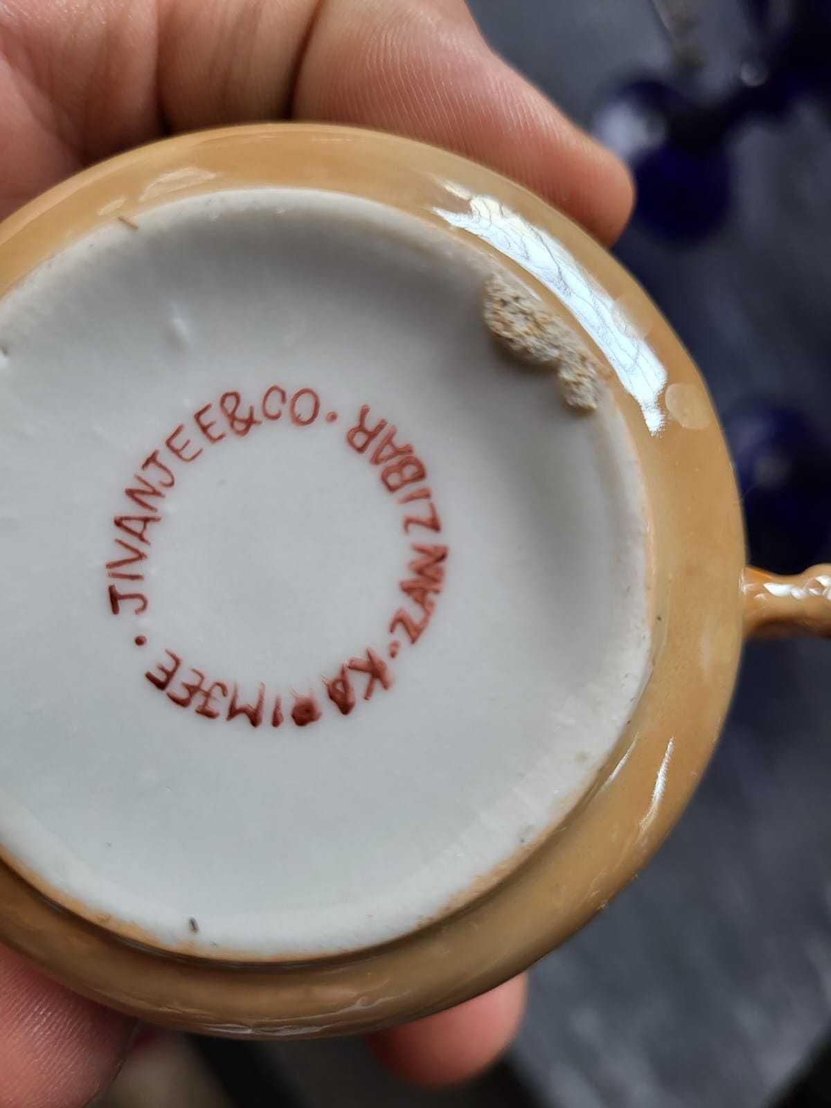 Filiżanki z przykrywką z Zanzibaru