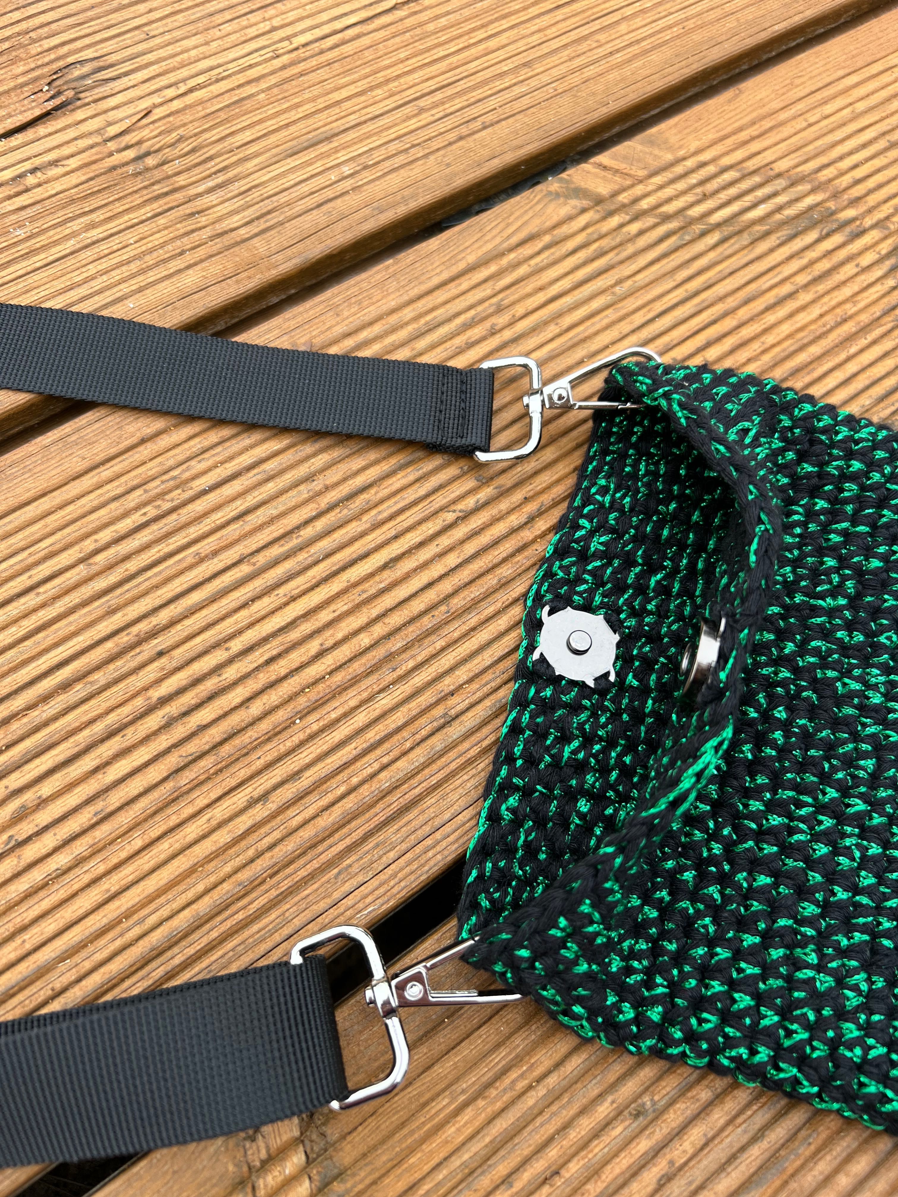 Knitted Bag black metallic green Bolsa em malha preta verde metálico