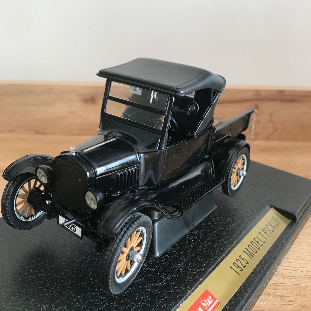 Sun Star Ford Model T Pickup 1925 - model kolekcjonerski 1:24