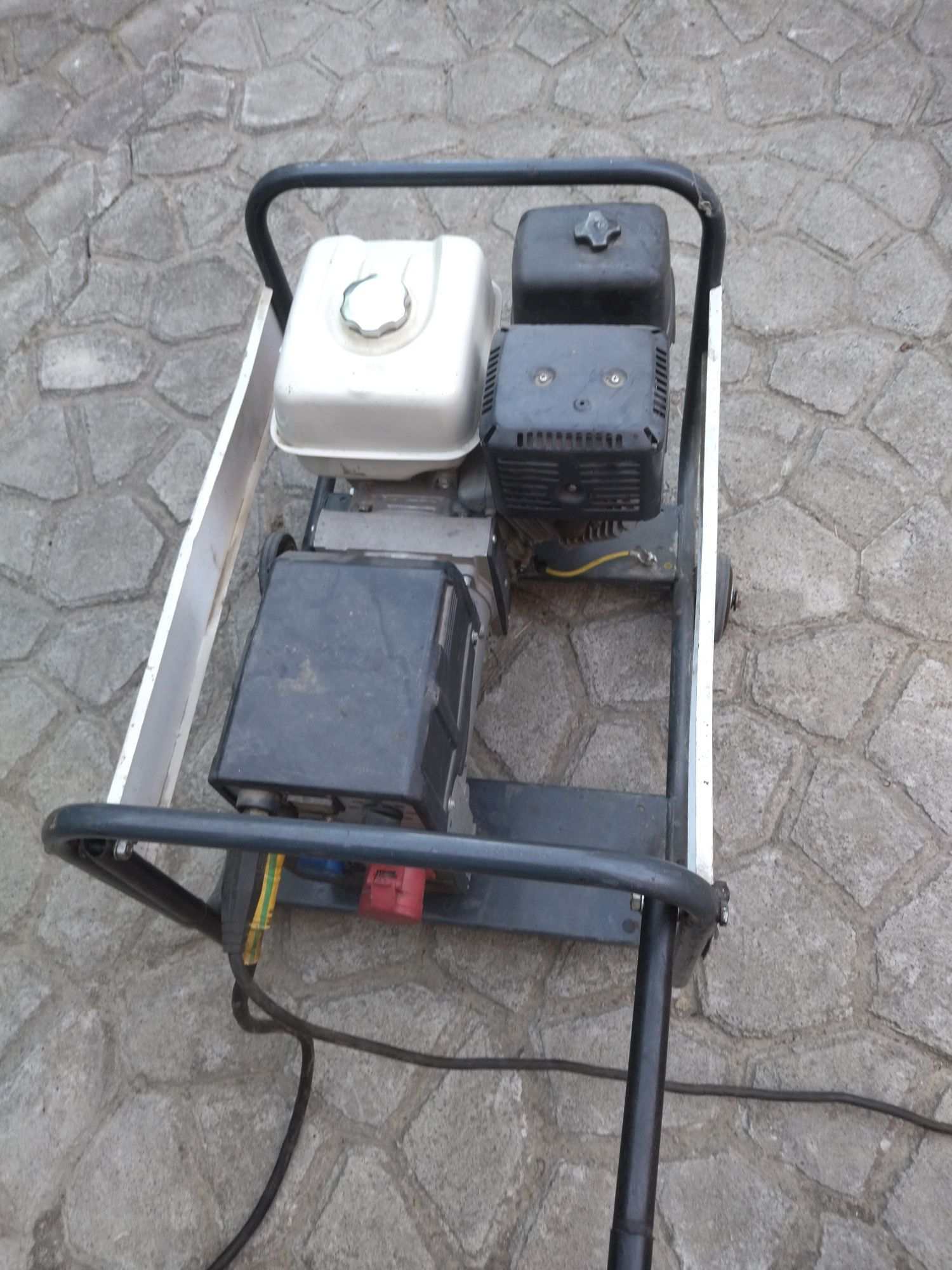 Продам зварювальний генератор FOGO FH8220W