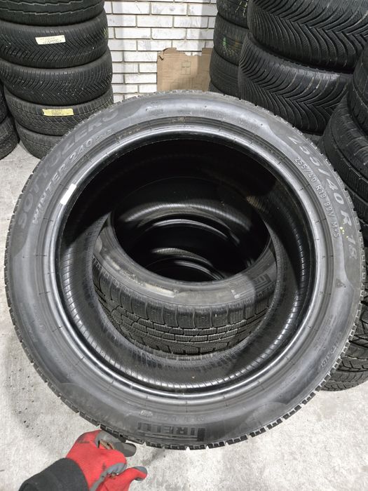 Шина зимова 255/40R18 Pirelli Sotozero 2022